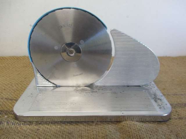 Good Vintage Pineware Stainless Bread Slicer