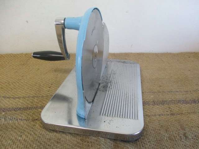 Good Vintage Pineware Stainless Bread Slicer