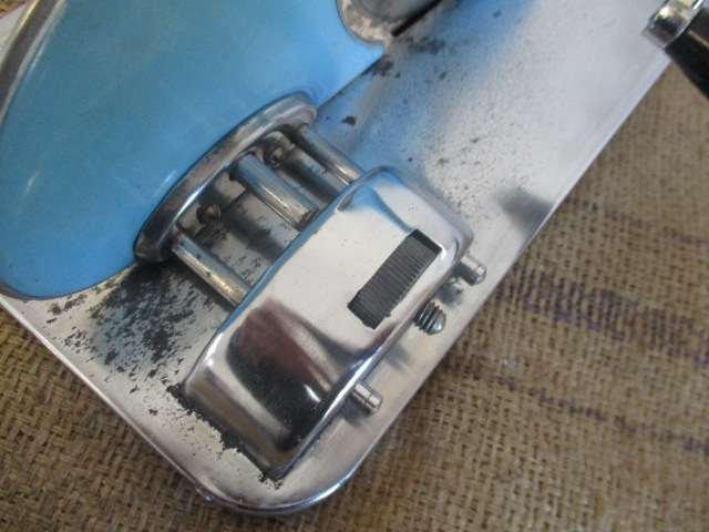 Good Vintage Pineware Stainless Bread Slicer
