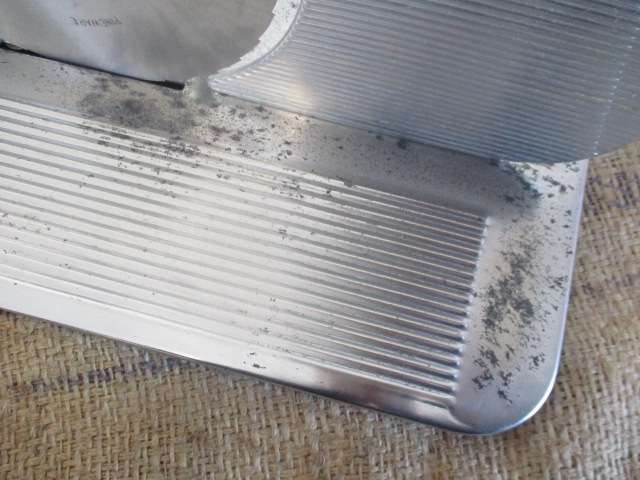 Good Vintage Pineware Stainless Bread Slicer