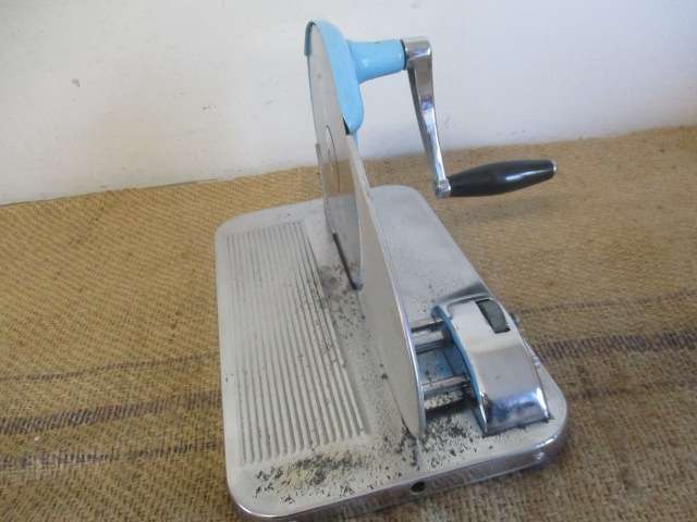 Good Vintage Pineware Stainless Bread Slicer