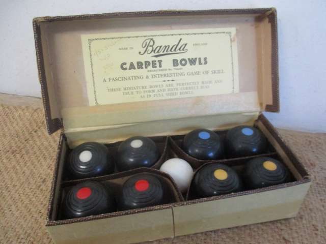 Nice Vintage Banda Mini Carpet Bowls Set In Original Packaging                  Made In England