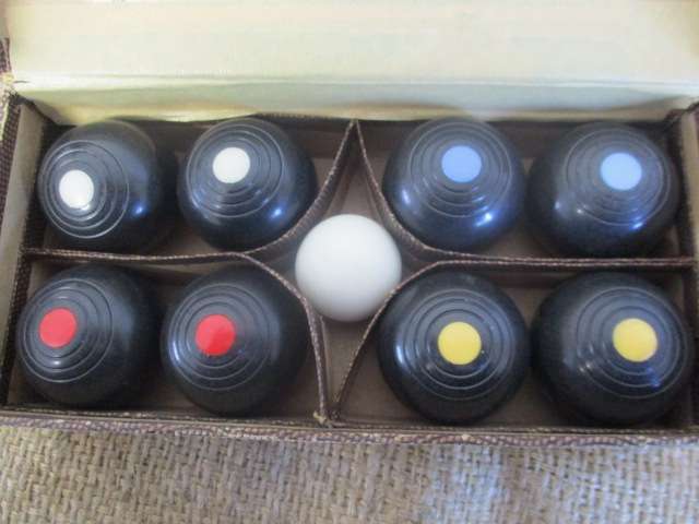 Nice Vintage Banda Mini Carpet Bowls Set In Original Packaging                  Made In England