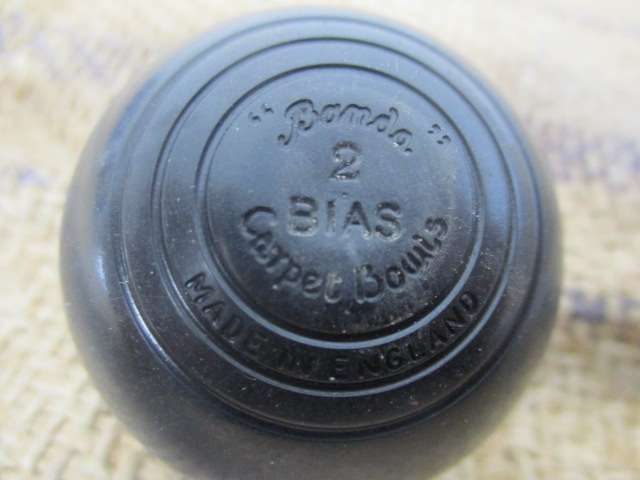 Nice Vintage Banda Mini Carpet Bowls Set In Original Packaging                  Made In England