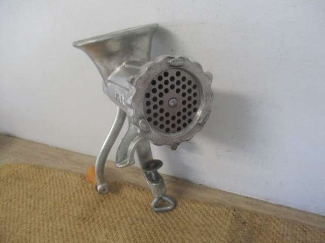 Nice And Hefty Complete Vintage Star No 10 Cast Iron Meat Mincer    China
