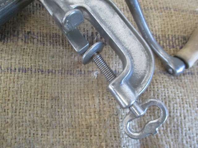 Nice Complete Vintage Husqvarna Reliance No 5 Cast Iron Meat Mincer          Made In Sweden