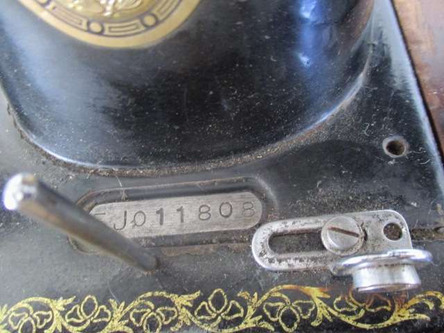 Very Old Vintage Singer Model 99K Sewing Machine With A Lot Of Attachments              1953
