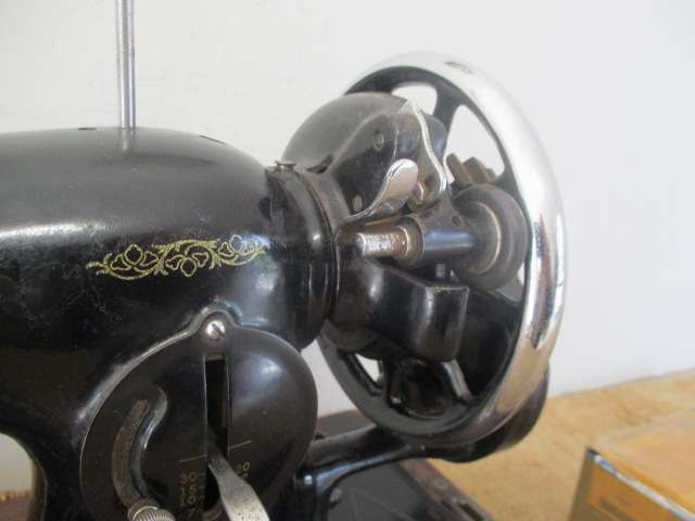 Very Old Vintage Singer Model 99K Sewing Machine With A Lot Of Attachments              1953