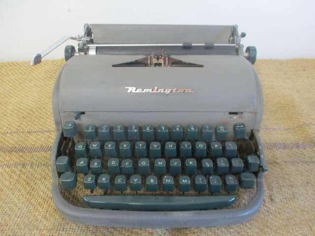 Vintage Remington Rand Typewriter    Patented in U.S.A. And Other Foreign Countries   Made In U.S.A.