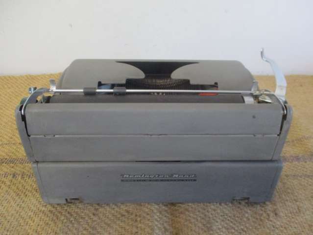 Vintage Remington Rand Typewriter    Patented in U.S.A. And Other Foreign Countries   Made In U.S.A.