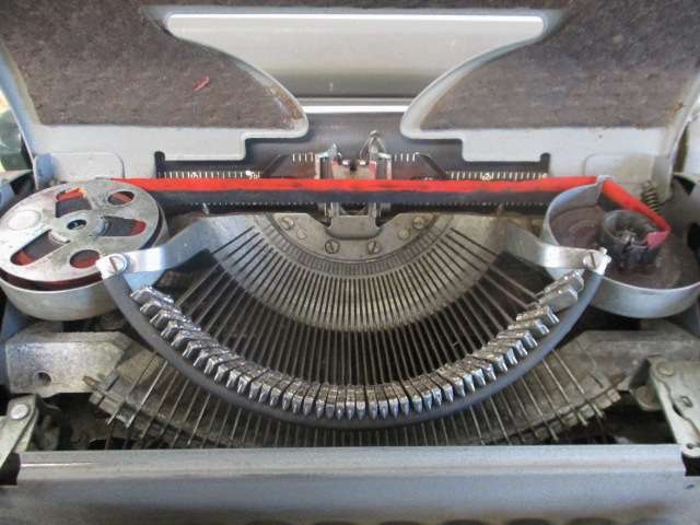 Vintage Remington Rand Typewriter    Patented in U.S.A. And Other Foreign Countries   Made In U.S.A.