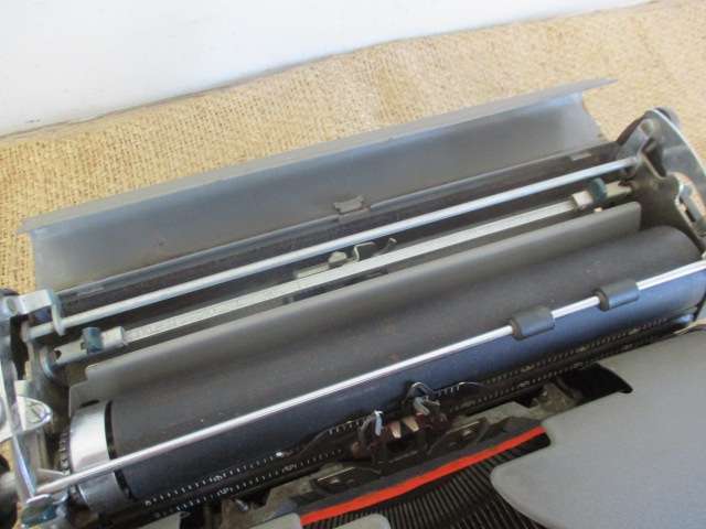 Vintage Remington Rand Typewriter    Patented in U.S.A. And Other Foreign Countries   Made In U.S.A.