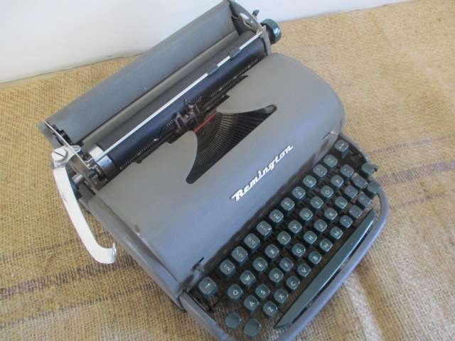 Vintage Remington Rand Typewriter    Patented in U.S.A. And Other Foreign Countries   Made In U.S.A.