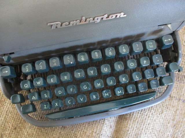 Vintage Remington Rand Typewriter    Patented in U.S.A. And Other Foreign Countries   Made In U.S.A.