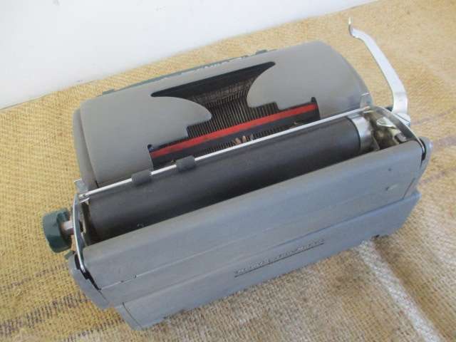 Vintage Remington Rand Typewriter    Patented in U.S.A. And Other Foreign Countries   Made In U.S.A.
