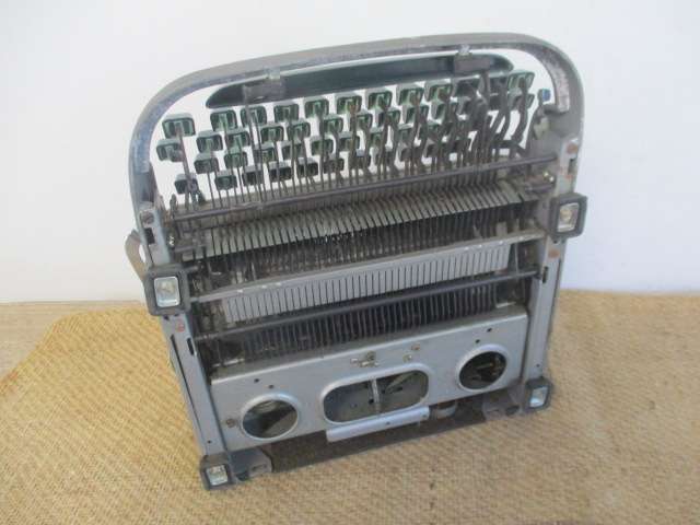 Vintage Remington Rand Typewriter    Patented in U.S.A. And Other Foreign Countries   Made In U.S.A.