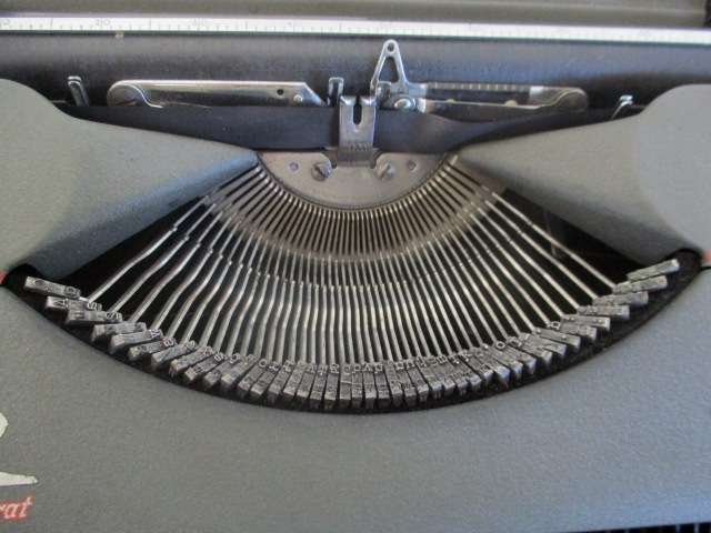 Very Rare And Neat Vintage Empire Aristocrat Portable Typewriter In Original Case