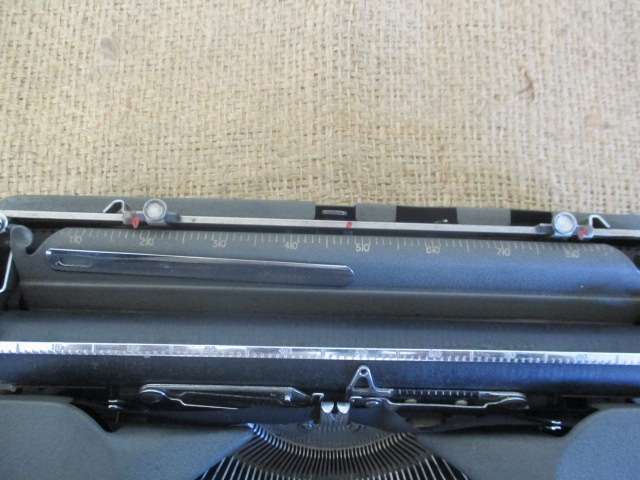 Very Rare And Neat Vintage Empire Aristocrat Portable Typewriter In Original Case