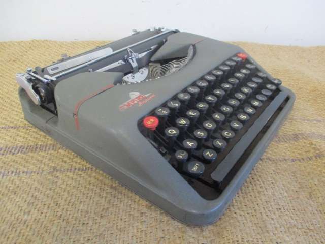 Very Rare And Neat Vintage Empire Aristocrat Portable Typewriter In Original Case