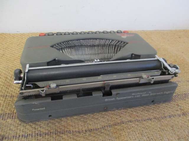 Very Rare And Neat Vintage Empire Aristocrat Portable Typewriter In Original Case