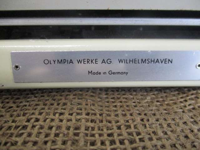 Nice Vintage Olympia Splendid 33 Portable Typewriter In Original Case         Germany        1960's