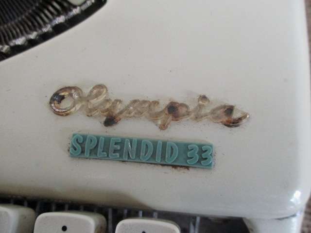 Nice Vintage Olympia Splendid 33 Portable Typewriter In Original Case         Germany        1960's