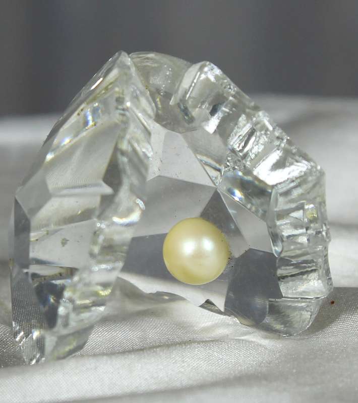 Byzantium collection - Crystal glass oyster shell with pearl