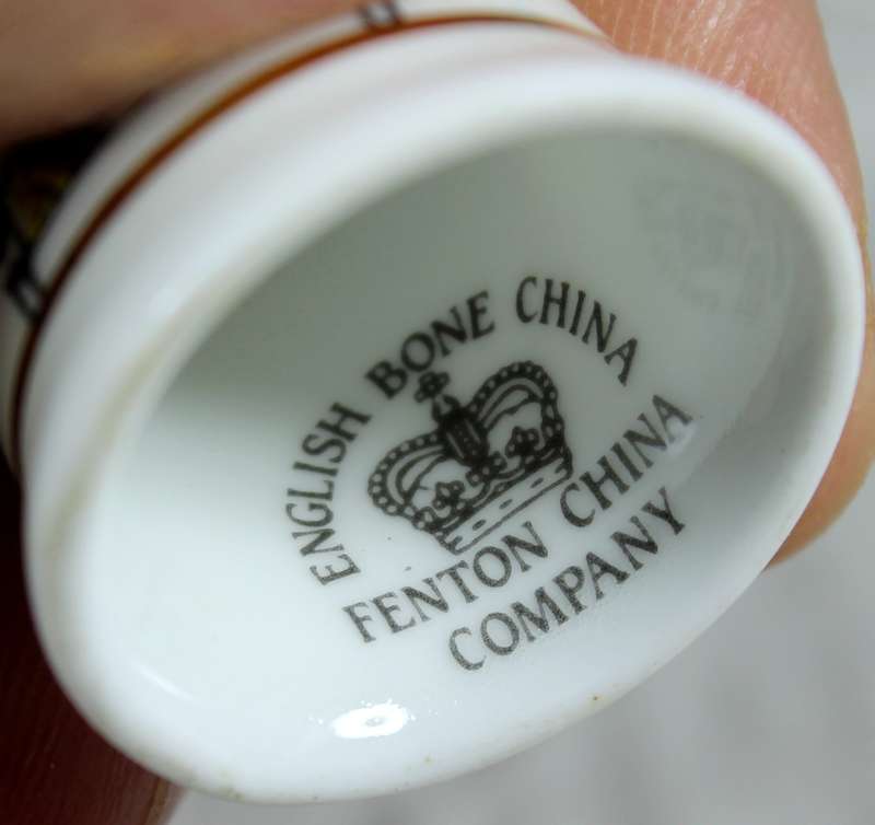 Bone China thimble - Fenton - Queen of clubs