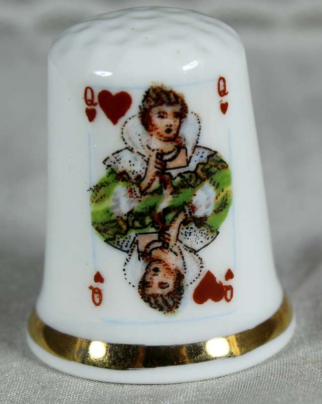 Bone China thimble - Queen of hearts