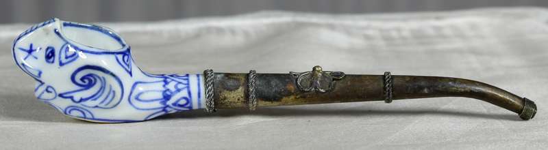 Blue & white porcelain opium pipe