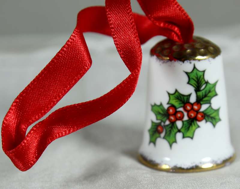 Bone China thimble - Bronte - Christmas scene