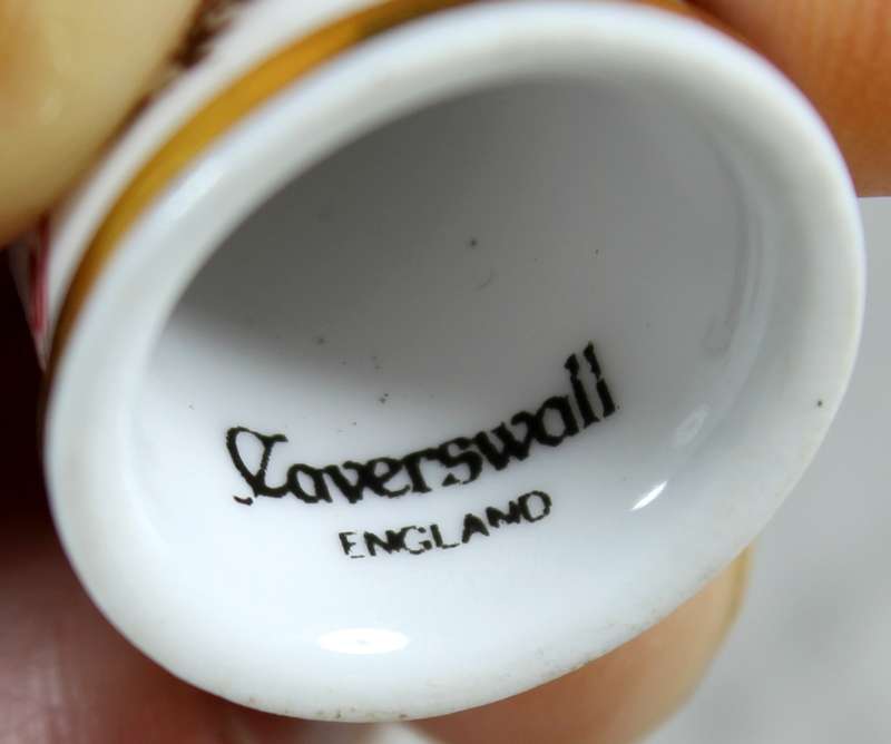 Bone China thimble - Caverswall - Christmas 1991