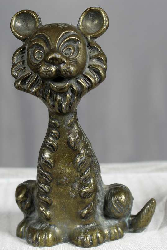Vintage brass heavy lion - Med Dep Italy (Rare)