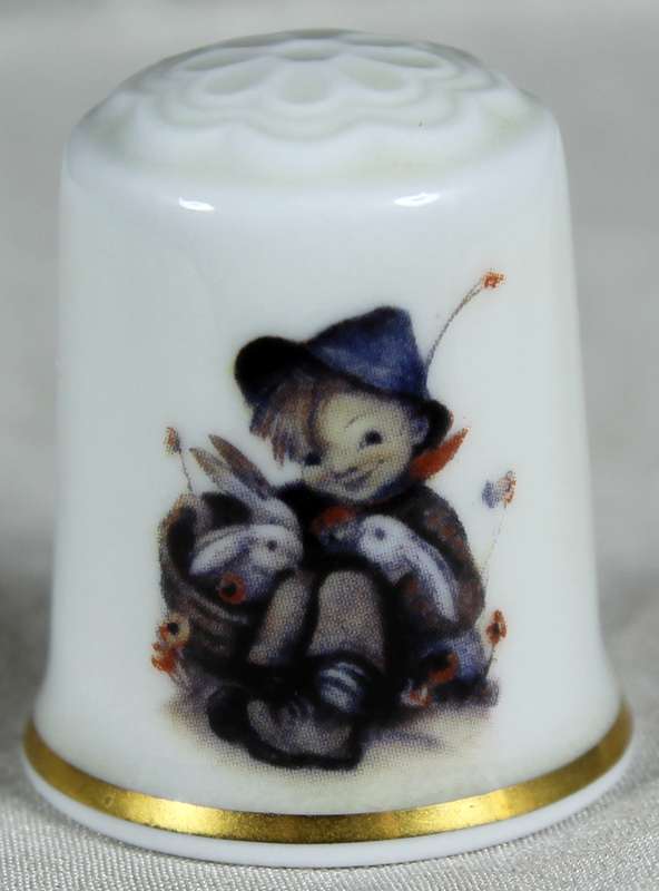 Bone China thimble - MJ Hummel - tramp boy