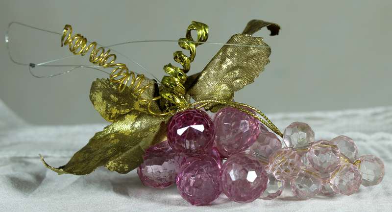 Small molded grapes - Purple tint
