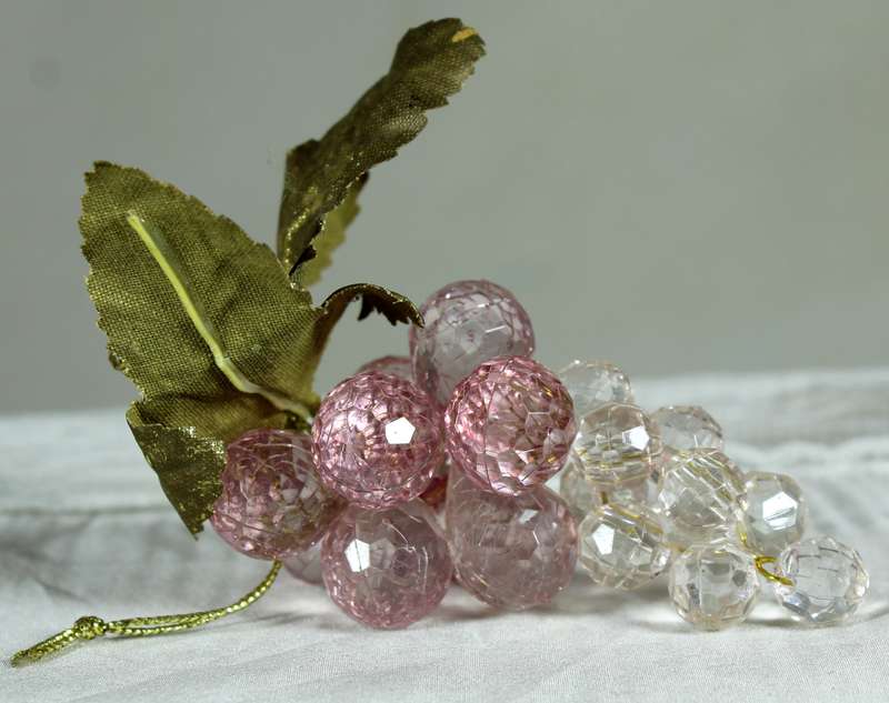 Small molded grapes - Purple tint