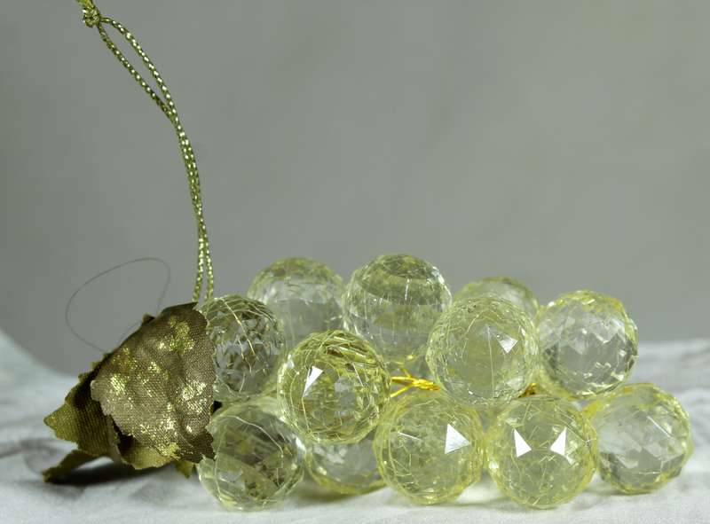 Small molded grapes - White tint
