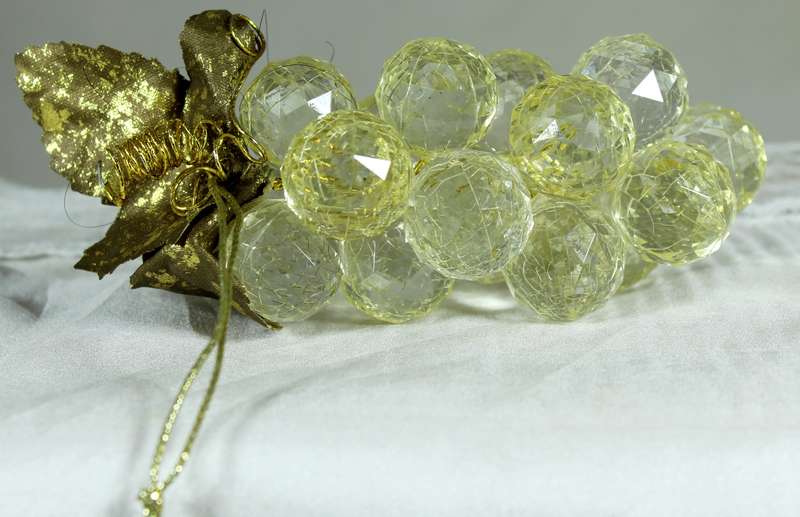 Small molded grapes - White tint