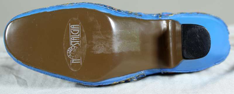 Nostalgia miniature shoe with embellishments