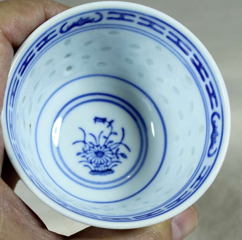 Chinese blue & white sauce bowl with flower motif
