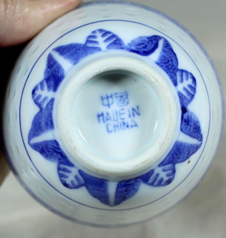 Chinese blue & white sauce bowl with flower motif