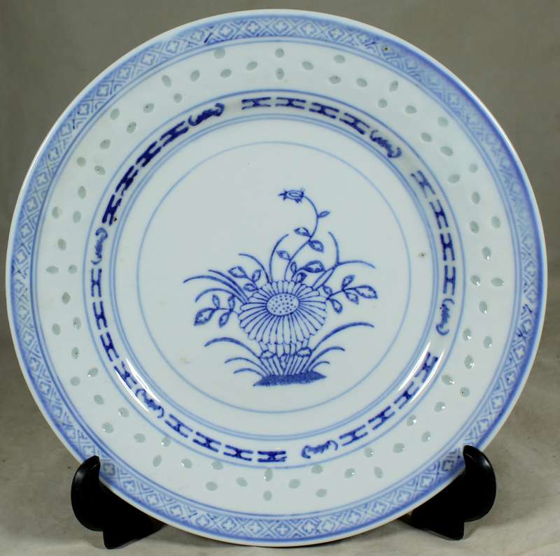 Chinese blue & white plate with flower motif