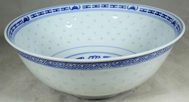 Chinese blue & white serving bowl with dragon motif