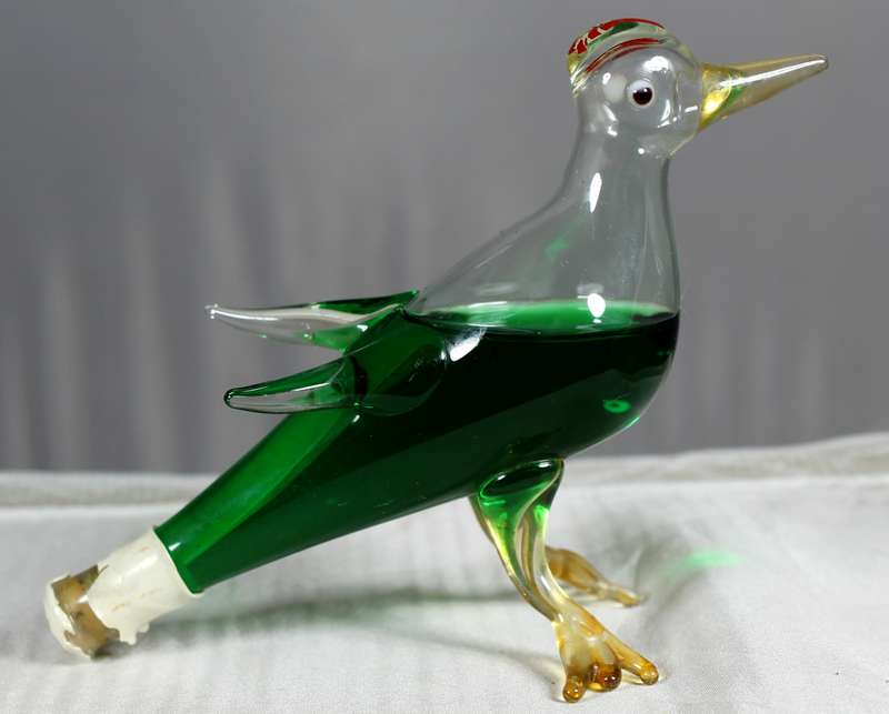 Small hand blown glass lapwing with peppermint creme