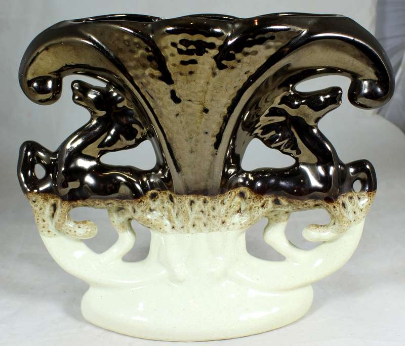 Centre piece vase with horses