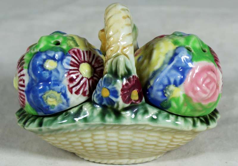 Novelty salt & pepper set in a basket