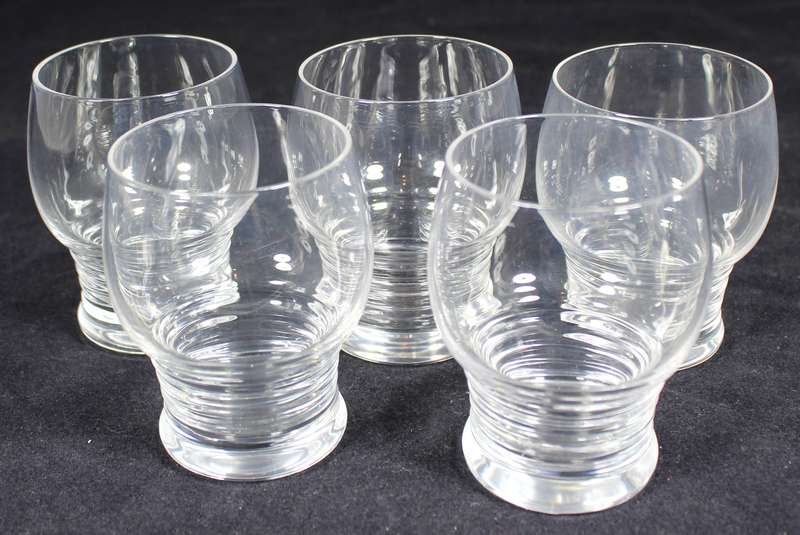 Set of five ribbed Stuart crystal aperitif glasses