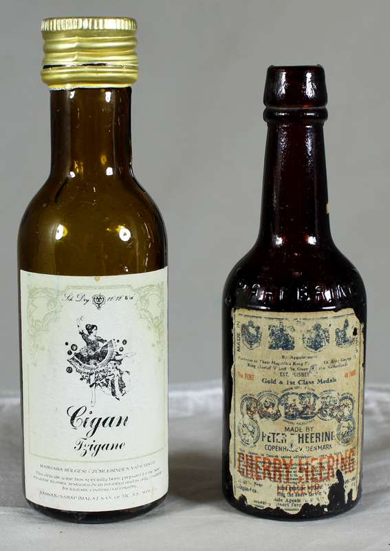 Mini liquor bottle - Empty - Pair of Peter Theering & Cigan bottles