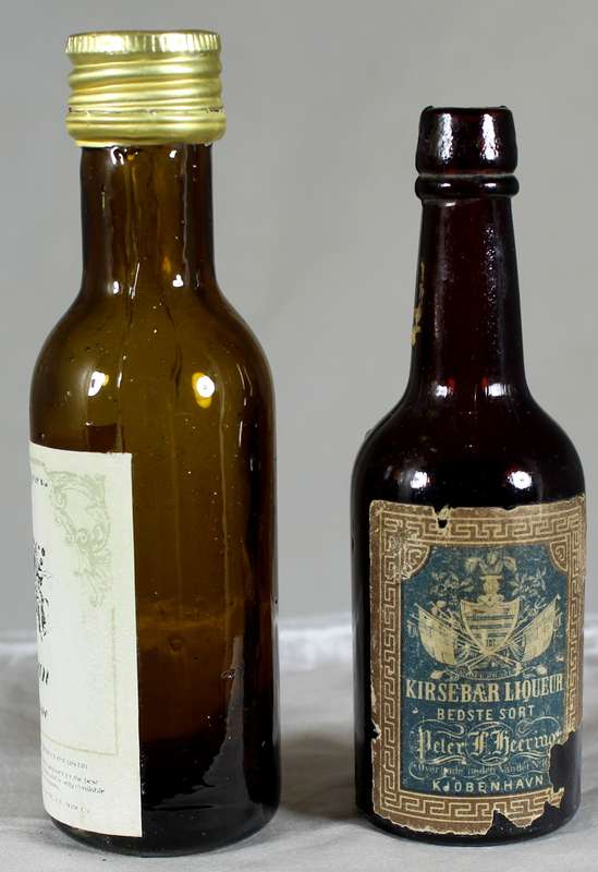 Mini liquor bottle - Empty - Pair of Peter Theering & Cigan bottles