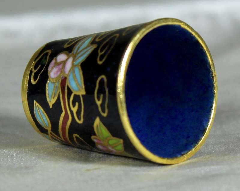 Cloisonne thimble - bird on nest